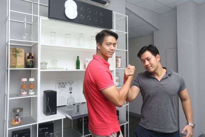 華夏玻璃百年工廠窯爐與AI轉型象徵，展現傳統產業智慧製造升級