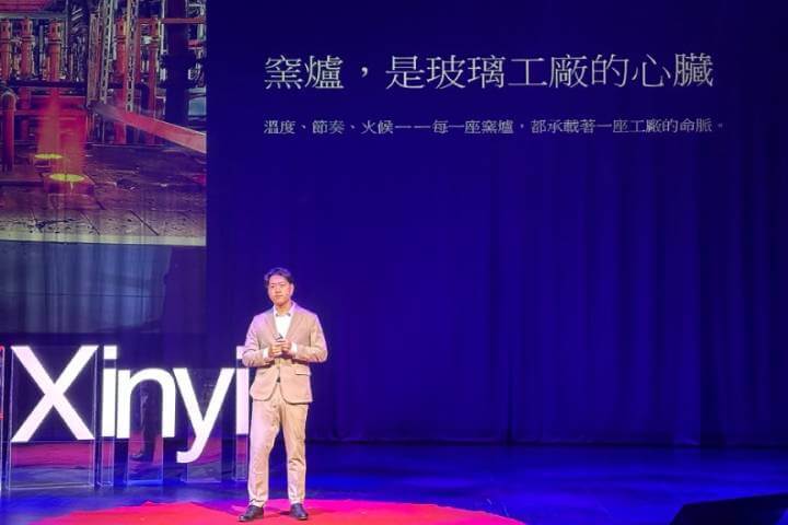 華夏玻璃百年工廠窯爐與AI轉型象徵,展現傳統產業智慧製造升級